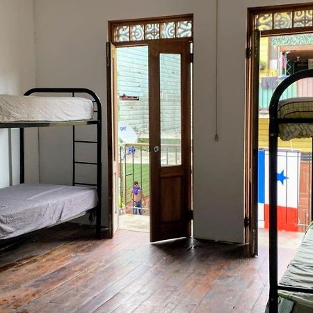 Casa Vintage Hostel Panama City Exterior photo